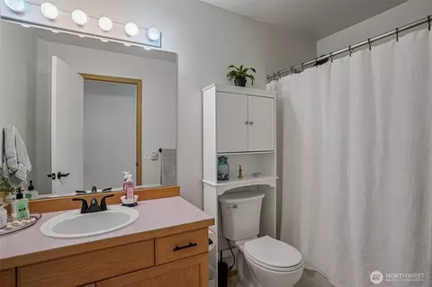 Bath - 502 Belfair Ct SW, Orting, WA 98360 photo 2 of 2