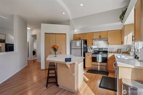 Kitchen - 502 Belfair Ct SW, Orting, WA 98360 photo 2 of 3