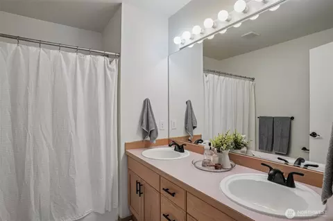 Bath - 502 Belfair Ct SW, Orting, WA 98360 photo 1 of 2