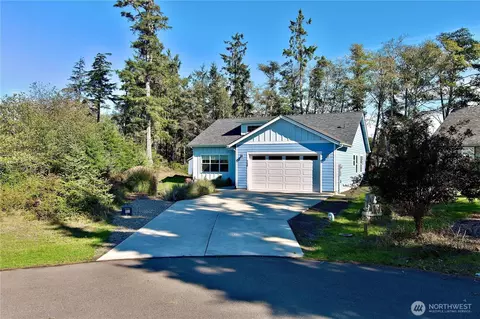 726 Trinity Ct, Ocean Shores, WA 98569