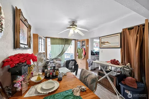 Dining - 1717 10th Ave, Longview, WA 98632 photo 1 of 1