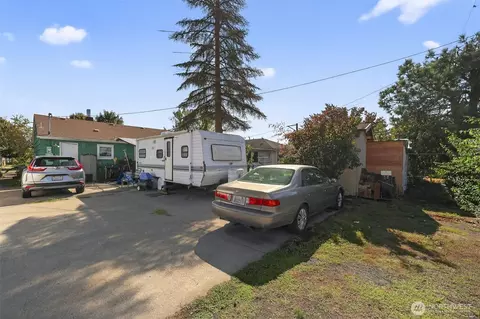 Exterior - 1717 10th Ave, Longview, WA 98632 photo 3 of 3