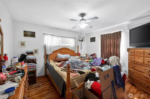 Bedroom - 1717 10th Ave, Longview, WA 98632 photo 1 of 4