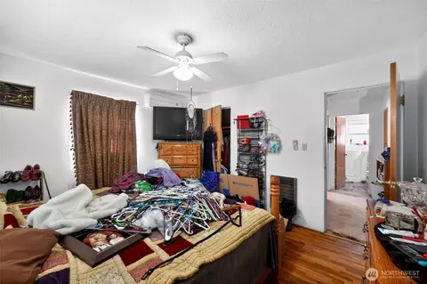Bedroom - 1717 10th Ave, Longview, WA 98632 photo 2 of 4