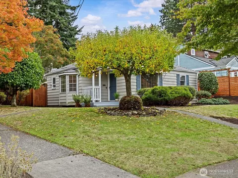 3420 32nd Ave W, Seattle, WA 98199
