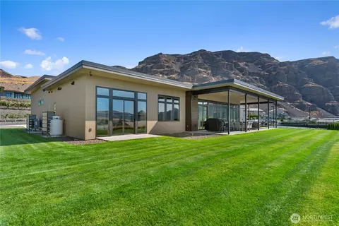9018 NW Trellis Ln, Quincy, WA 98848