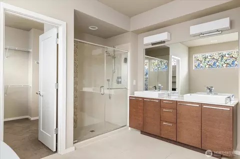 Bath - 3701 170th Pl SE, Bothell, WA 98012 photo 1 of 3