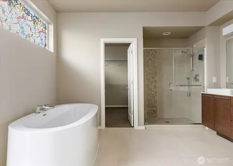 Bath - 3701 170th Pl SE, Bothell, WA 98012 photo 2 of 3