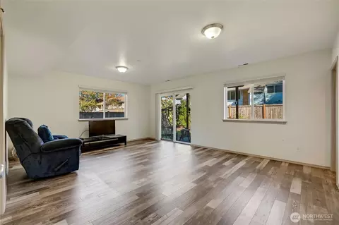Living - 1403 Baker Ave, Everett, WA 98201 photo 7 of 8