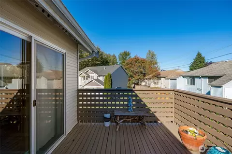 Exterior - 1403 Baker Ave, Everett, WA 98201 photo 8 of 10