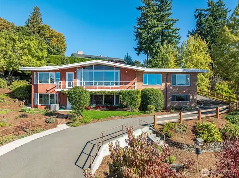 8801 NW Lakecrest Ave, Vancouver, WA 98665