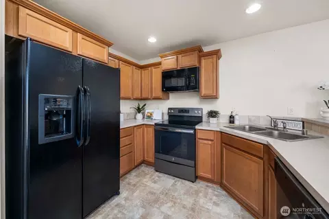Kitchen - 19925 18th Ave Ct E, Spanaway, WA 98387 photo 1 of 1