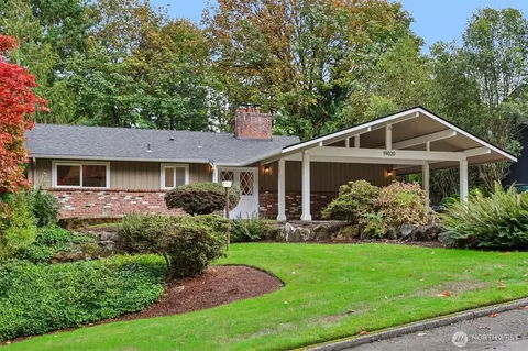 19020 53rd Ave NE, Lake Forest Park, WA 98155