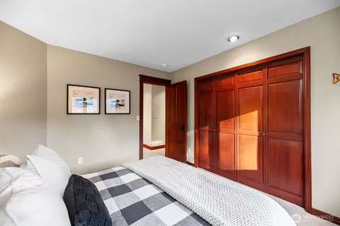 Bedroom - 9925 NE 197th St, Bothell, WA 98011 photo 5 of 8