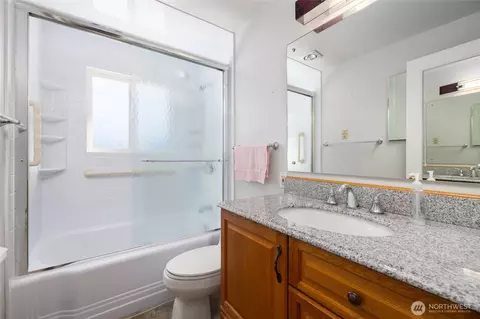 Bath - 4911 Delaware Ave, Everett, WA 98203 photo 1 of 1