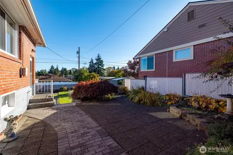 Exterior - 4911 Delaware Ave, Everett, WA 98203 photo 3 of 10