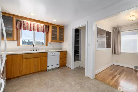 Kitchen - 4911 Delaware Ave, Everett, WA 98203 photo 5 of 5