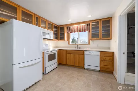 Kitchen - 4911 Delaware Ave, Everett, WA 98203 photo 1 of 5