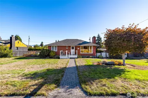 Exterior - 4911 Delaware Ave, Everett, WA 98203 photo 2 of 10