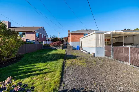 Exterior - 4911 Delaware Ave, Everett, WA 98203 photo 8 of 10