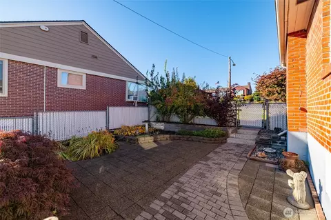 Exterior - 4911 Delaware Ave, Everett, WA 98203 photo 4 of 10