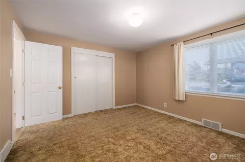 Bedroom - 4911 Delaware Ave, Everett, WA 98203 photo 4 of 4