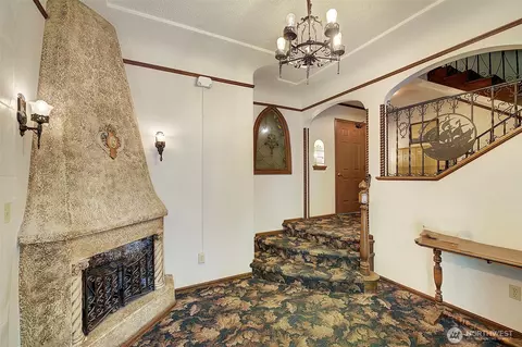 Entry Way - 323 16th Ave E #301, Seattle, WA 98112 photo 6 of 8