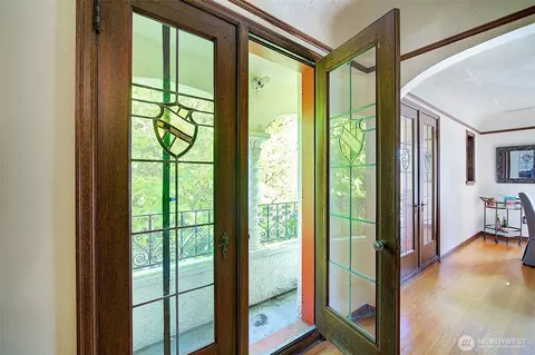 Entry Way - 323 16th Ave E #301, Seattle, WA 98112 photo 3 of 8