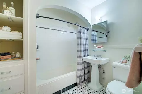 Bath - 323 16th Ave E #301, Seattle, WA 98112 photo 1 of 1