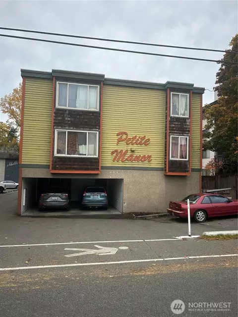 13717 32nd Ave NE, Seattle, WA 98125