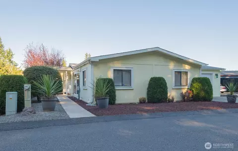 563 NW Silver Glen Ln, Bremerton, WA 98311