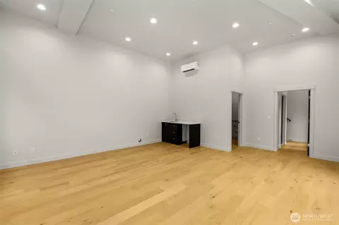 3400 E Spring St, Seattle, WA 98122 photo 9