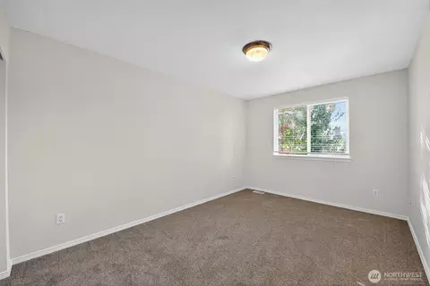 Bedroom - 1005 Eagle Ave SW, Orting, WA 98360 photo 3 of 7