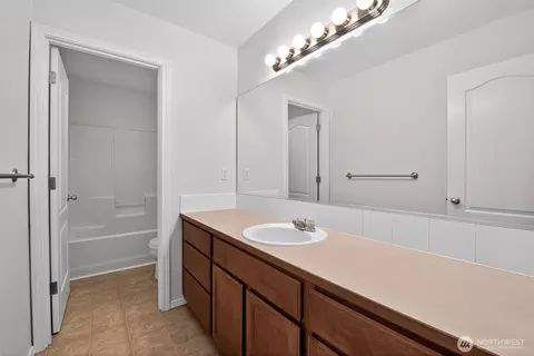 Bath - 1005 Eagle Ave SW, Orting, WA 98360 photo 3 of 5