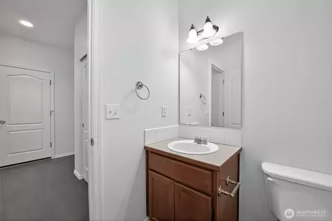 Bath - 1005 Eagle Ave SW, Orting, WA 98360 photo 1 of 5