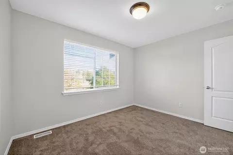Bedroom - 1005 Eagle Ave SW, Orting, WA 98360 photo 2 of 7