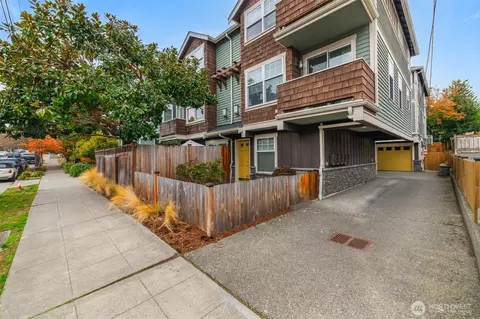 616 N 45th St #A, Seattle, WA 98103