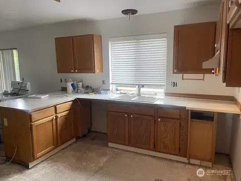 Kitchen - 317 Icey St SW, Orting, WA 98360 photo 2 of 2