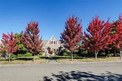 1221 E 2nd St, Port Angeles, WA 98362