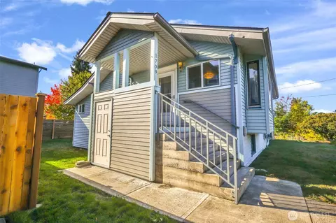 1709 SW Cloverdale St, Seattle, WA 98106