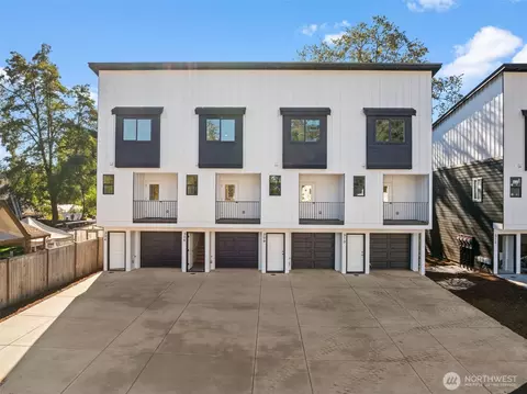 304 118th St S #4, Tacoma, WA 98444