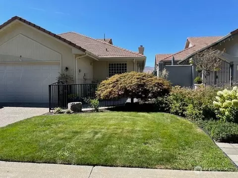 401 19th St NE #4, East Wenatchee, WA 98802