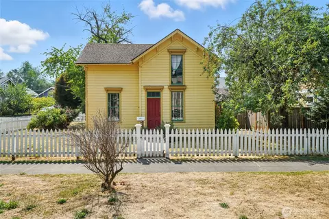 4272 SE Washington St, Portland, OR 97215