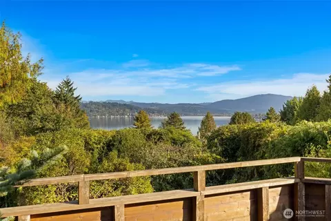 2803 171st Ave SE, Bellevue, WA 98008