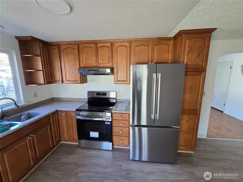 Kitchen - 240 170th St E, Spanaway, WA 98387 photo 4 of 4