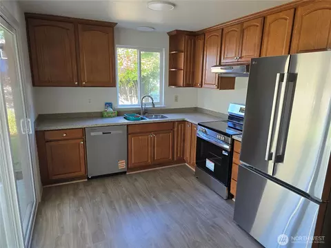 Kitchen - 240 170th St E, Spanaway, WA 98387 photo 3 of 4