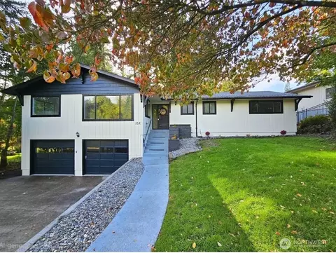 3541 Fairway Ln, Longview, WA 98632