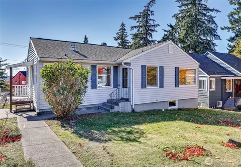 2105 E Highlands St, Bremerton, WA 98310