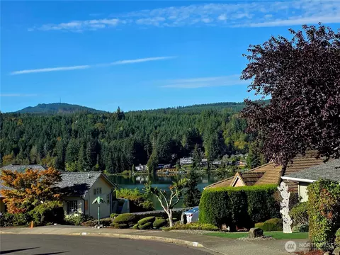 7010 Cormorant Pl, Bremerton, WA 98312