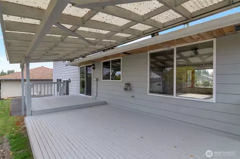 Exterior - 817 89th St SE, Everett, WA 98208 photo 10 of 11